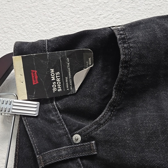 Levi's 80's Mom Shorts Black Denim Rolled Hem Shorts - Picture 4 of 8